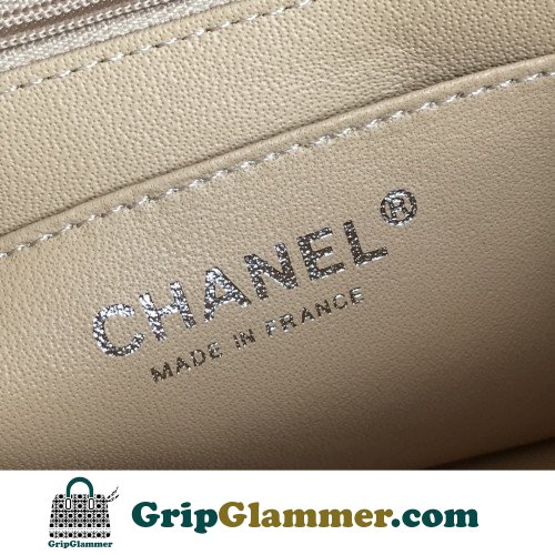 Chanel Flap Bag 20cm (Mini) - Image 4
