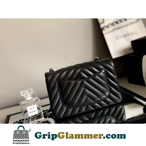 Chanel Flap Bag 20cm (Mini) - Image 8