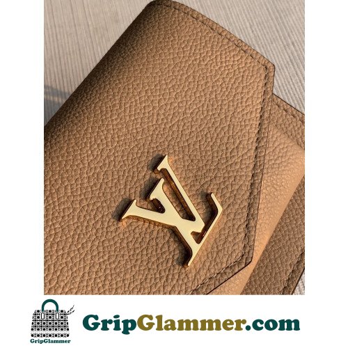 Louis Vuitton Favorite - Image 4