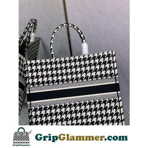 Dior Book Tote Large 42cm - Image 9