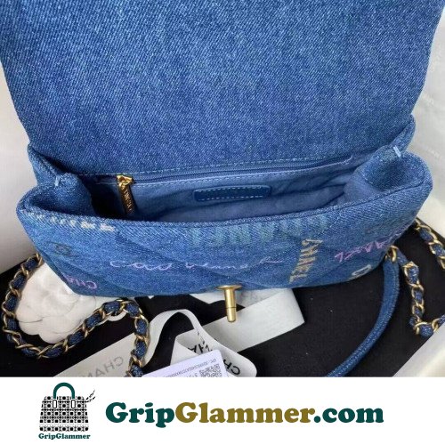 Chanel Flap Bag 20cm (Mini) - Image 4