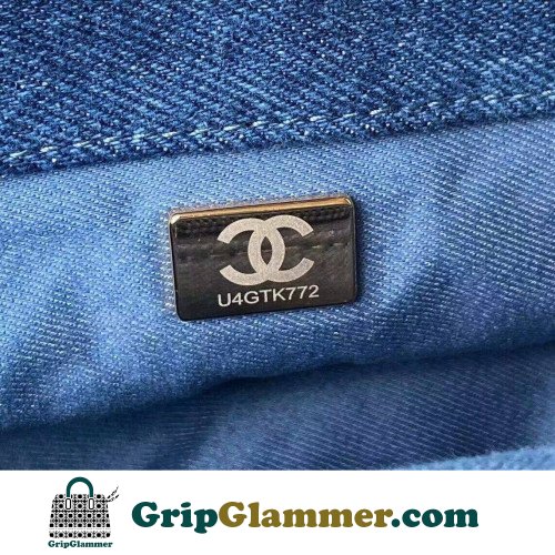 Chanel Flap Bag 20cm (Mini) - Image 2