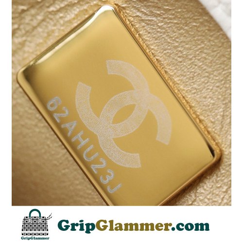 Chanel Flap Bag 20cm (Mini) - Image 2