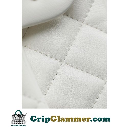 Chanel Flap Bag 20cm (Mini) - Image 3