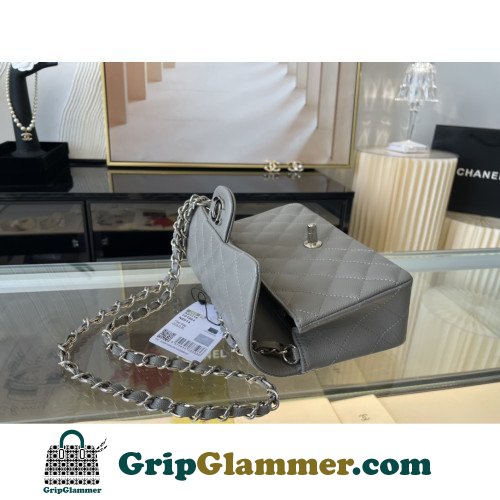 Chanel Flap Bag 20cm (Mini) - Image 2