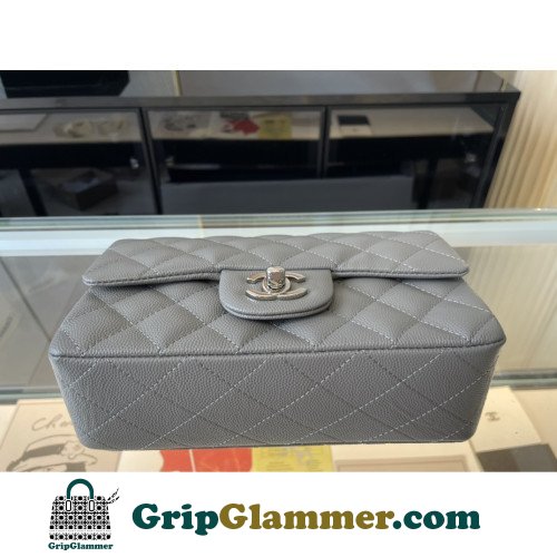 Chanel Flap Bag 20cm (Mini) - Image 9