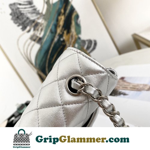 Chanel Flap Bag 20cm (Mini) - Image 2