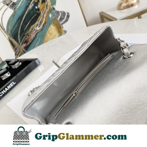 Chanel Flap Bag 20cm (Mini) - Image 9