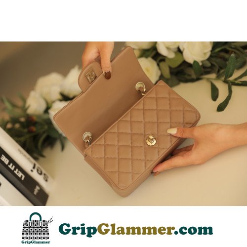 Chanel Flap Bag 20cm (Mini) - Image 9