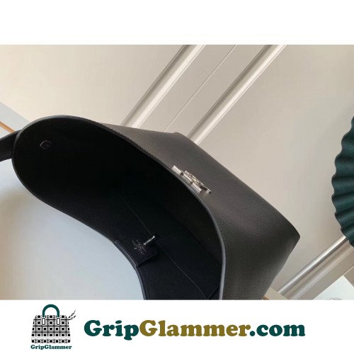 Louis Vuitton Favorite - Image 5