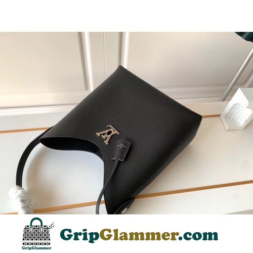 Louis Vuitton Favorite - Image 6