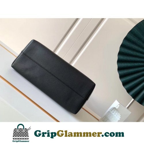 Louis Vuitton Favorite - Image 7