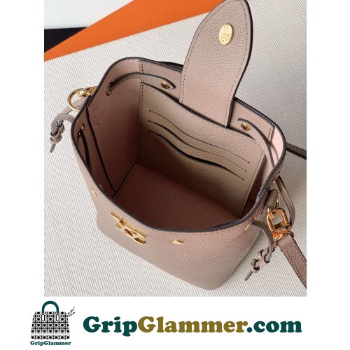 Louis Vuitton Favorite - Image 5