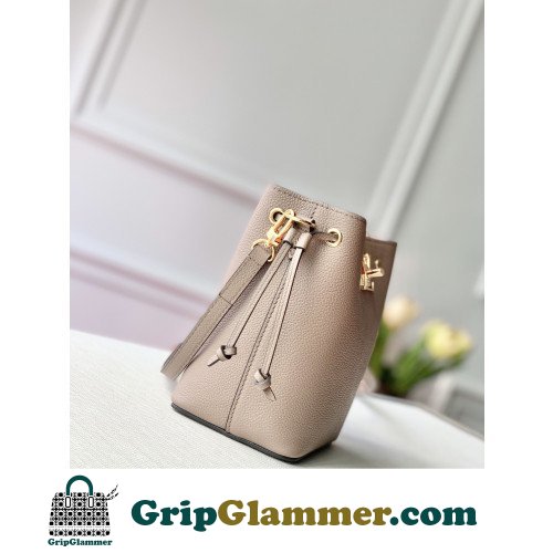 Louis Vuitton Favorite - Image 7