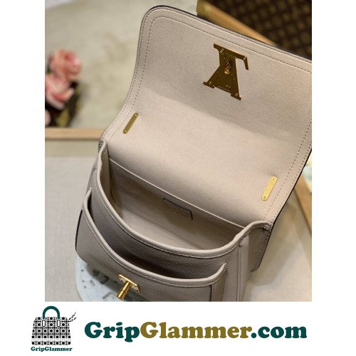 Louis Vuitton Favorite - Image 4