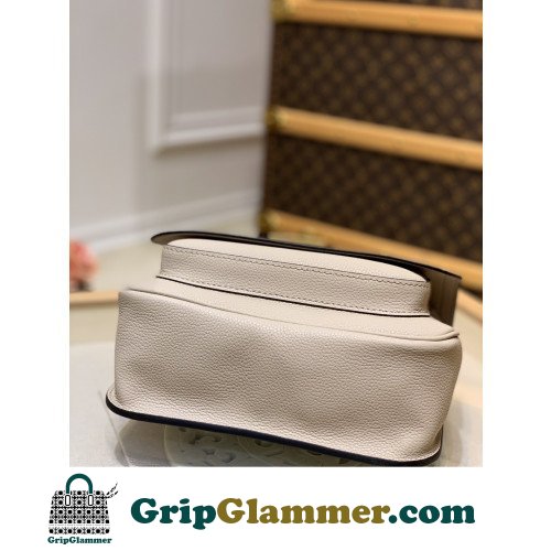 Louis Vuitton Favorite - Image 5