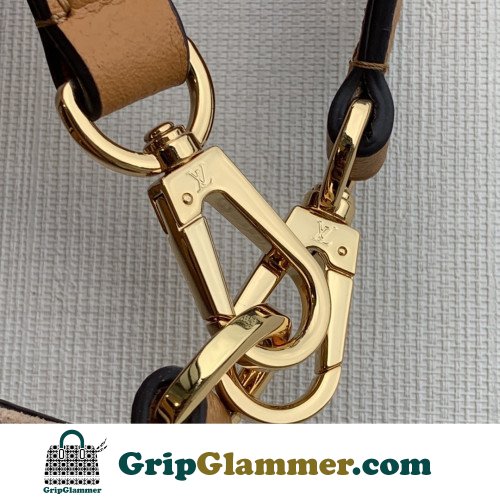 Louis Vuitton Favorite - Image 4