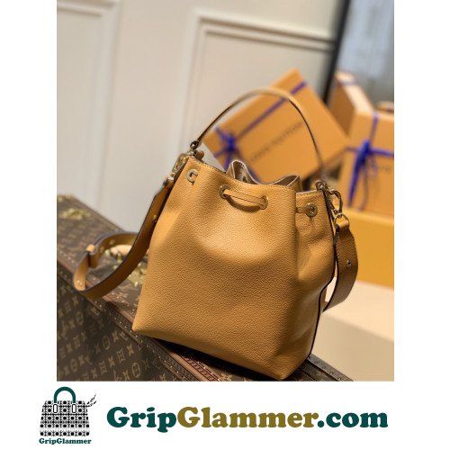 Louis Vuitton Favorite - Image 7