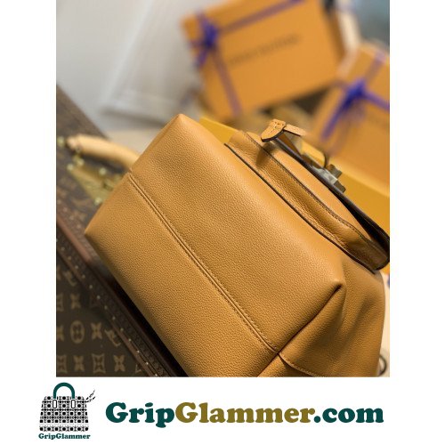 Louis Vuitton Favorite - Image 8