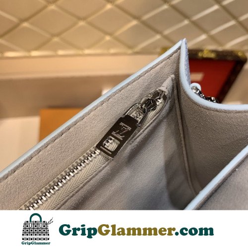 Louis Vuitton Favorite - Image 6