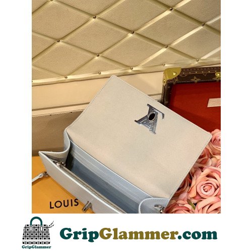 Louis Vuitton Favorite - Image 7