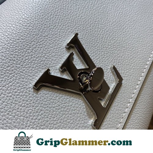 Louis Vuitton Favorite - Image 8