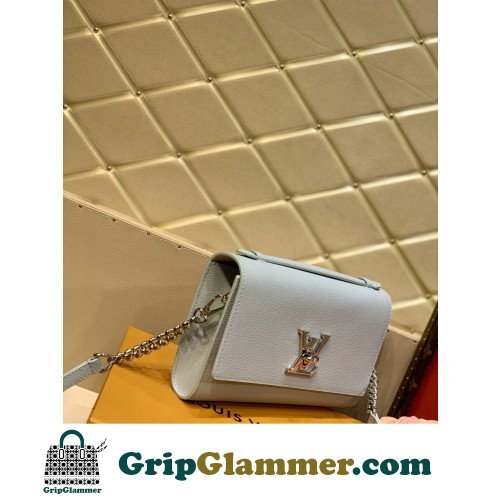 Louis Vuitton Favorite - Image 9