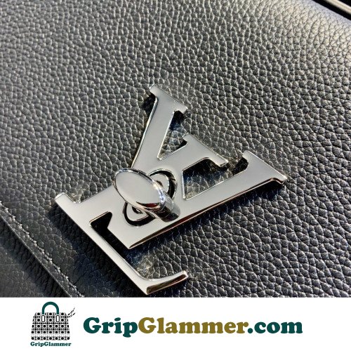 Louis Vuitton Favorite - Image 4