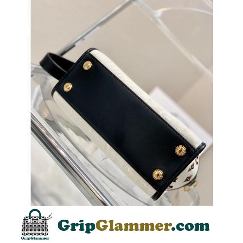 Louis Vuitton Tote - Image 4