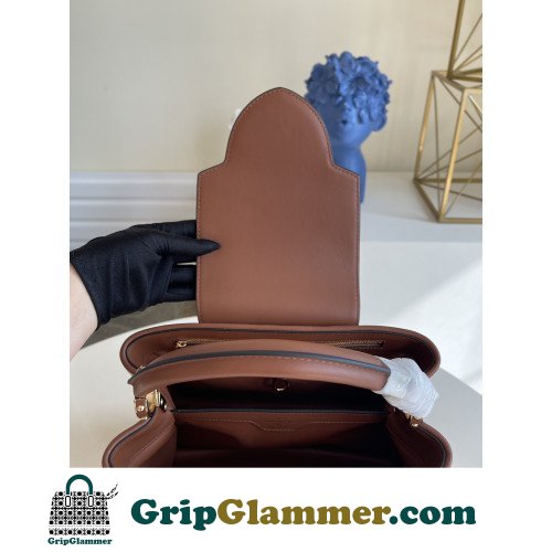 Louis Vuitton Capucines - Image 8