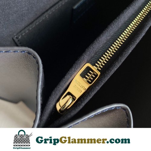 Louis Vuitton Petite Malle - Image 5