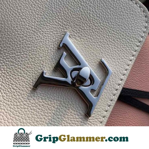 Louis Vuitton Favorite - Image 6