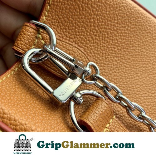 Louis Vuitton Tote - Image 8