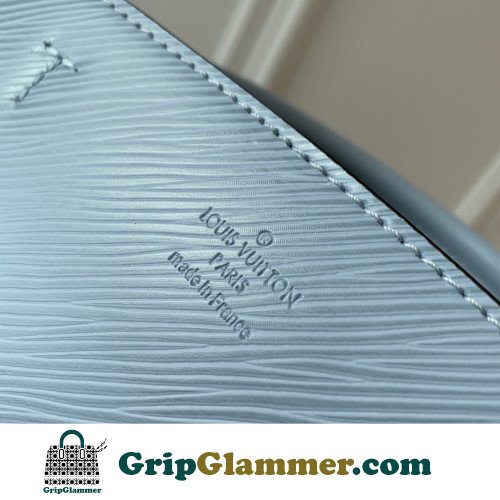 Louis Vuitton Tote - Image 8