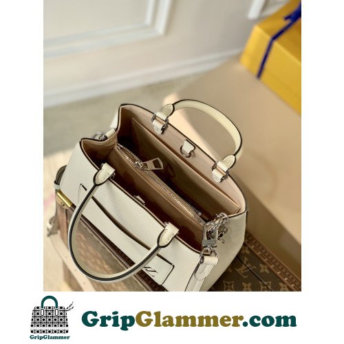 Louis Vuitton Tote - Image 10