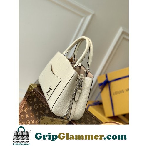 Louis Vuitton Tote - Image 4