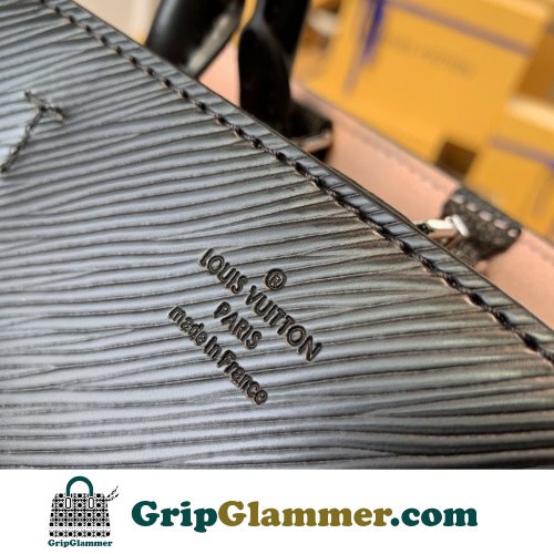 Louis Vuitton Tote - Image 6