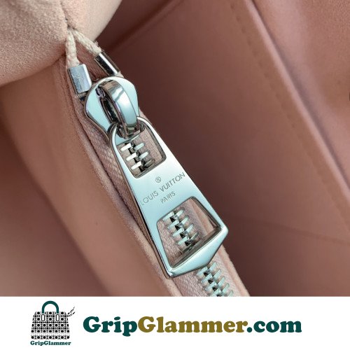 Louis Vuitton Tote - Image 8