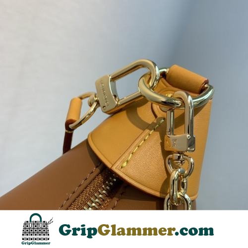 Louis Vuitton Tote - Image 5