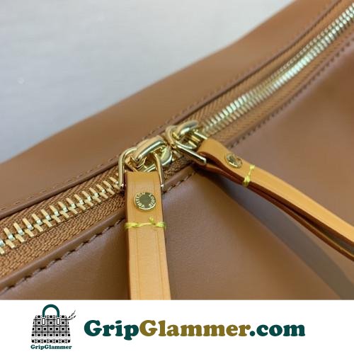 Louis Vuitton Tote - Image 7