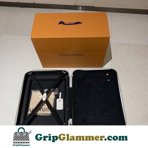 Louis Vuitton Travel Bag - Image 5