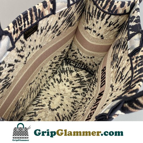 Dior Book Tote Large 42cm - Image 9