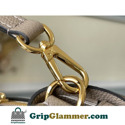 Louis Vuitton Tote - Image 3