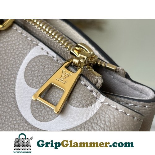 Louis Vuitton Tote - Image 5