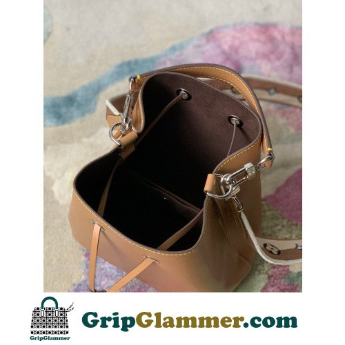 Louis Vuitton Neone - Image 5