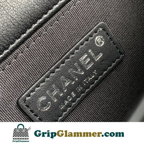 Chanel Boy Bag Lambskin 20cm Small Lushentic AAAAA grade replica - Image 2