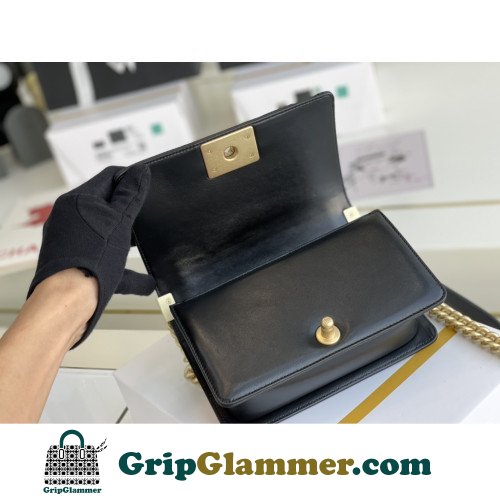 Chanel Boy Bag Lambskin 20cm Small Lushentic AAAAA grade replica - Image 9