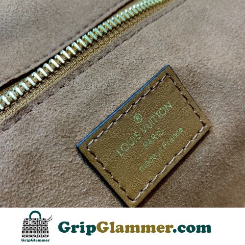 Louis Vuitton Tote - Image 5