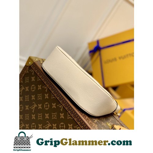 Louis Vuitton Tote - Image 9