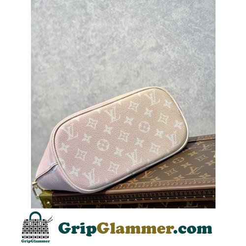 Louis Vuitton Tote - Image 4